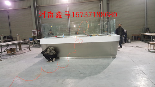 鄭州地鐵2號線不銹鋼服務亭加工現(xiàn)場.jpg
